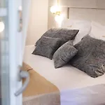 Garden Luxury Pensjonat 4*
