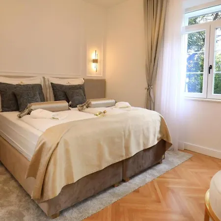 Garden Luxury Konukevi 4*