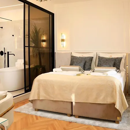 Garden Luxury بيت ضيافة سبليت