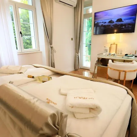 Garden Luxury بيت ضيافة