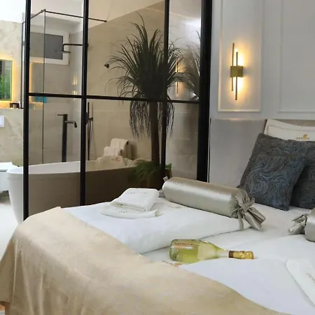 Garden Luxury بيت ضيافة سبليت
