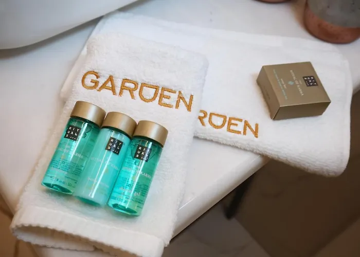 게스트하우스 Garden Luxury 4*